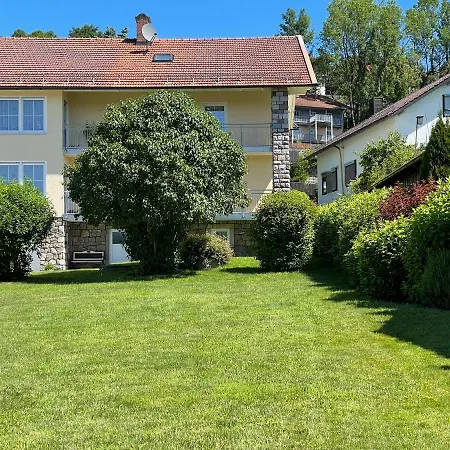 Haus Beate, Im Bienenparadies アパート *